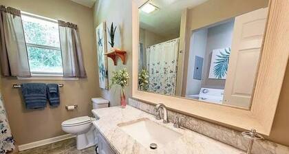 Charming Retreat 1-bedroom house in peaceful Mills River