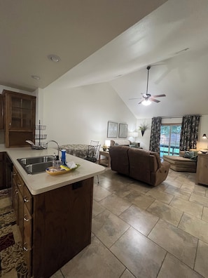 المنشأة من الداخل