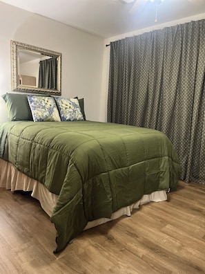 2 makuuhuonetta, silitysrauta/-lauta, Wi-Fi, vuodevaatteet