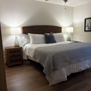 2 bedrooms, iron/ironing board, WiFi, bed sheets - Upscale home with high end furnishings and memory foam king bed.  2 car garage  (Spiro)