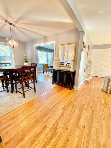 Coastal Comfort in Charleston - Family + Pet Friendly - Central Location