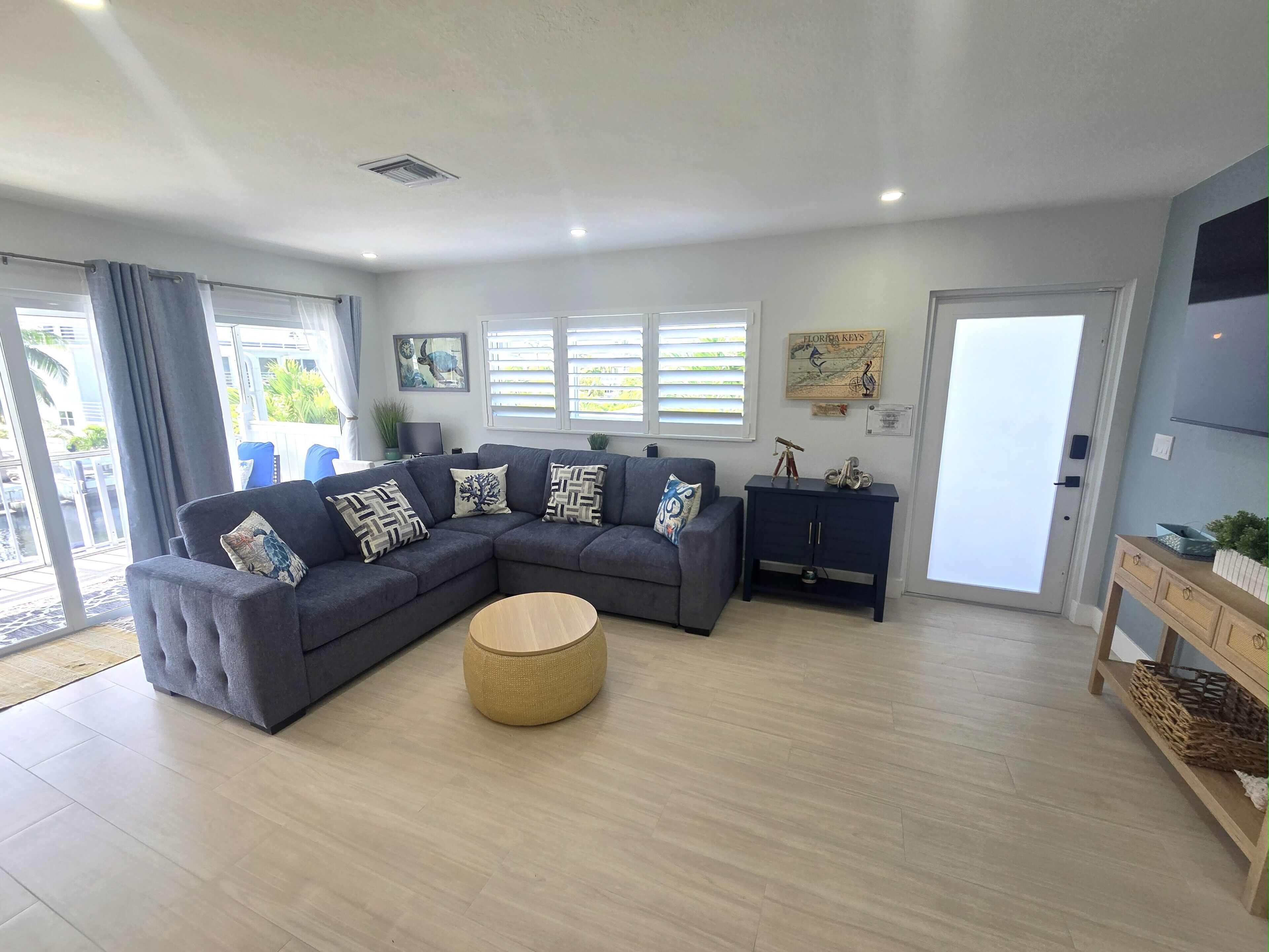 Smart TV, table tennis, computer monitors