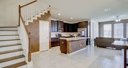 Modern 3BR Home w/Fenced Backyard - Across from Brazos Town Center