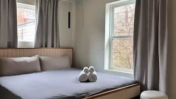 Iron/ironing board, Internet, bed sheets