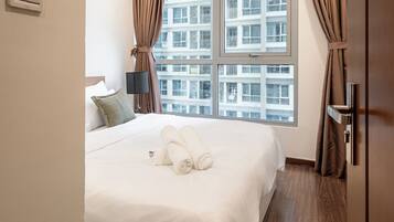 Condo, 2 quartos, vista para a cidade, ao lado da piscina | Escrivaninha, espaço de trabalho para notebook, cortinas blackout