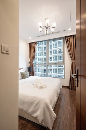 Condo, 2 Bedrooms, City View, Poolside