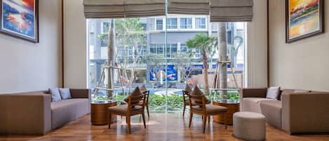 Lobby lounge