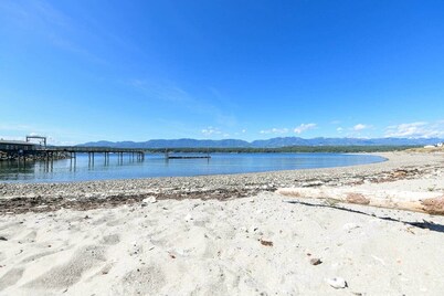 #211 Heron at Hornby Island Resort