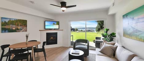 TV, fireplace