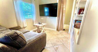 Charming 1-bedroom mother-in-law suite w/ full kitchen in delightful Apopka