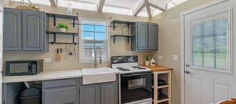 Charming 1-bedroom mother-in-law suite w/ full kitchen in delightful Apopka