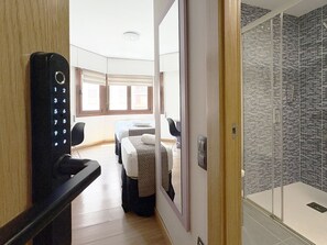 Standard Room, Non Smoking, City View | Free WiFi - Berceo Rooms Self Check-in (Logroño)