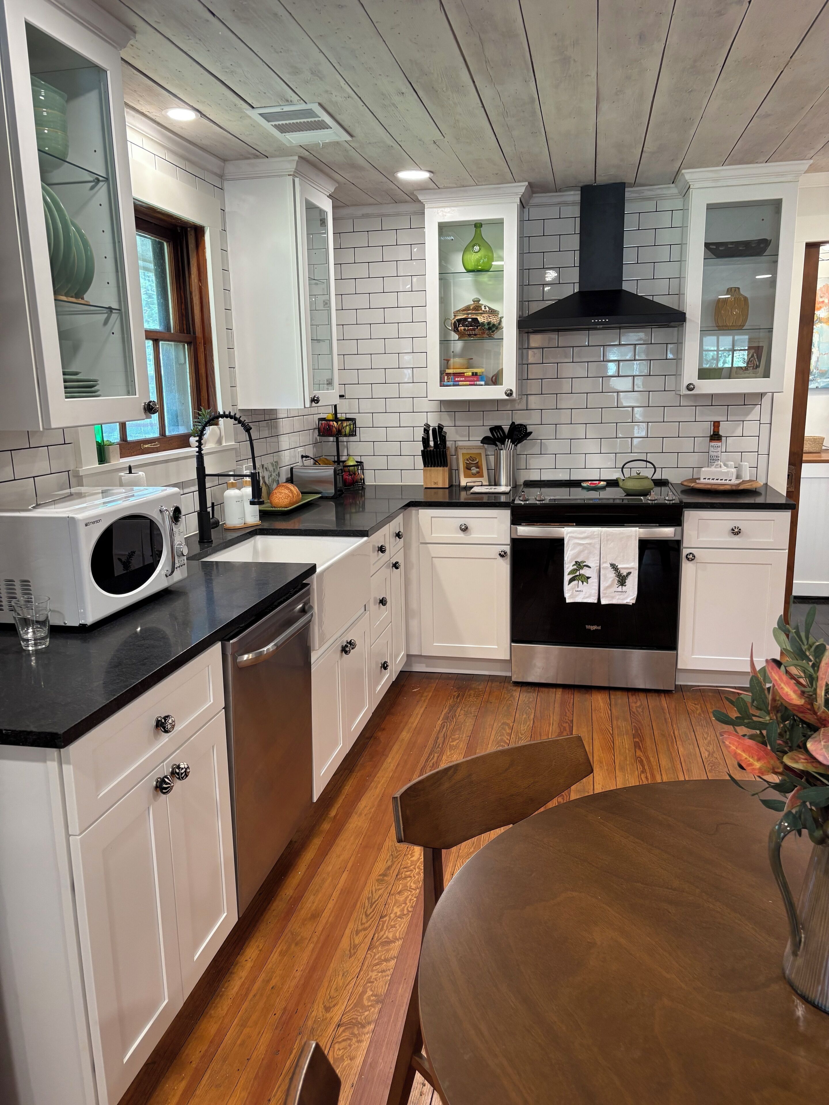 雪櫃、微波爐、焗爐、爐具