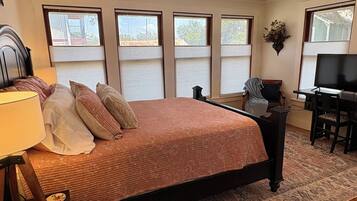 2 chambres, bureau, fer et planche à repasser, lit parapluie