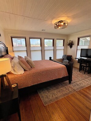 2 chambres, bureau, fer et planche à repasser, lit parapluie