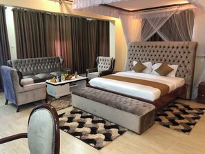 Deluxe Double Room, Balcony, Garden View | Free WiFi, bed sheets