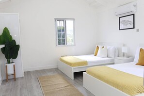 2 bedrooms, iron/ironing board, WiFi