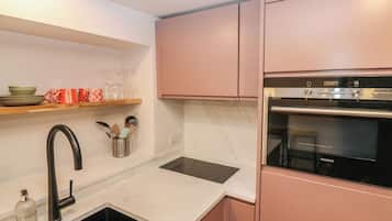 Cookware/dishes/utensils