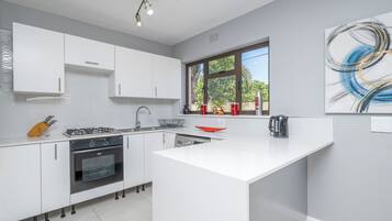 Comfort Apartment, Courtyard View | Private kitchen | Cookware/dishes/utensils