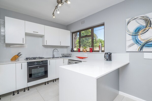 Comfort Apartment, Courtyard View | Private kitchen