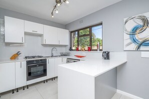 Dụng cụ nấu nướng/bát dĩa/dao nĩa