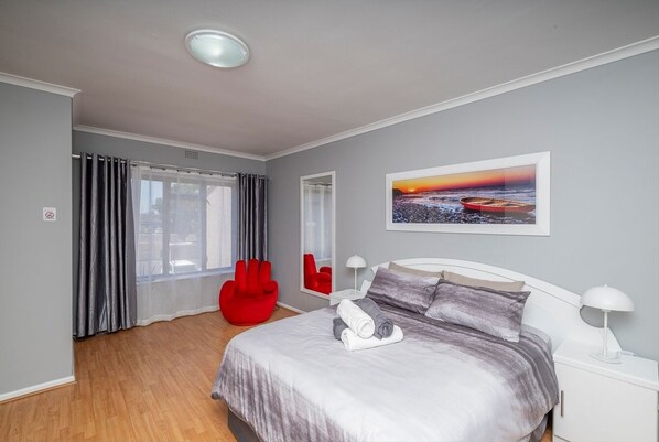 Căn hộ tiện nghi đơn giản, quang cảnh sân vườn | Bàn ủi/dụng cụ ủi quần áo, truy cập Internet không dây miễn phí