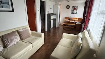 Cabaña familiar, patio, vista al jardín | Área de sala de estar