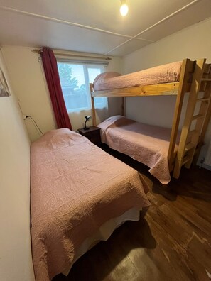 Cabana familiar, pati, vistes al jardí | Espai de treball apte per a portàtils i planxa i posts de planxar