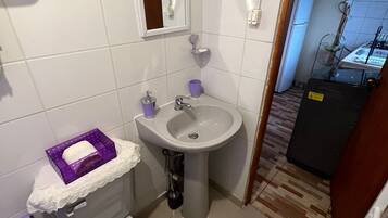 Family Cabin, Patio, Garden View | Bathroom