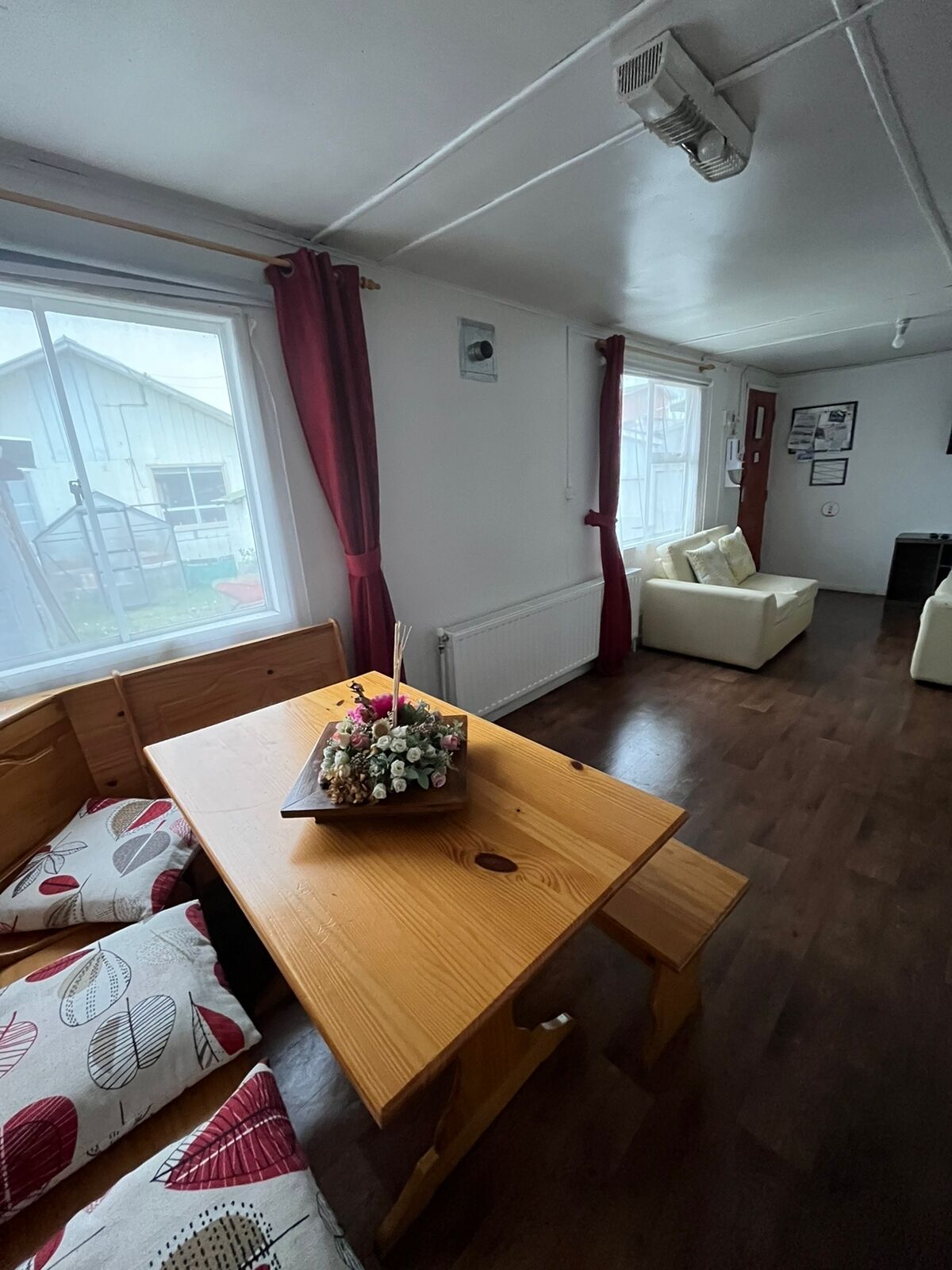 Familien-Ferienhütte, Terrasse, Gartenblick | Wohnbereich