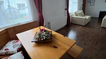 Cabin dành cho gia đình, sân hiên, quang cảnh vườn | Khu phòng khách