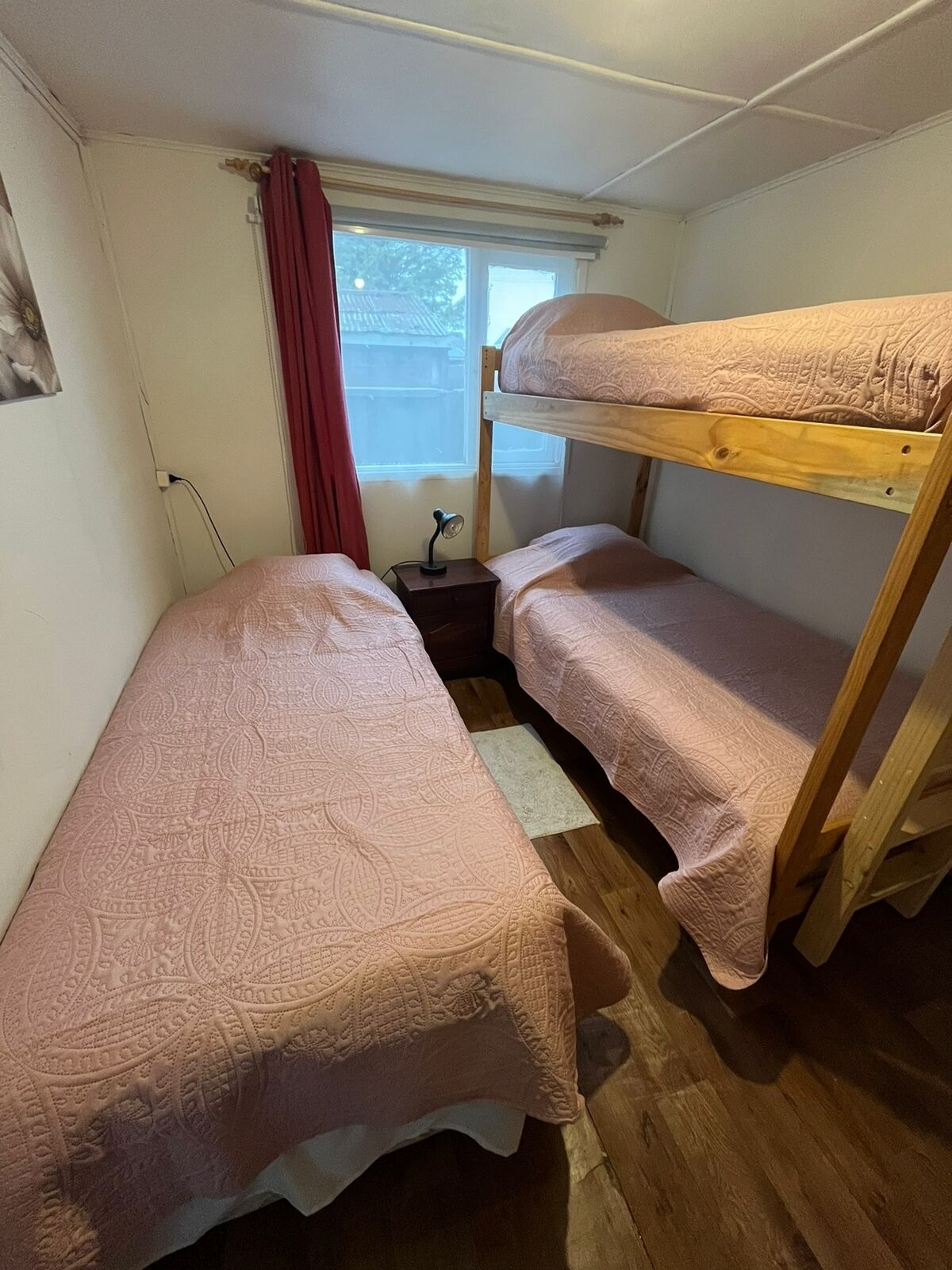 Perhemökki, patio, näköala puutarhaan | Kannettavalle tietokoneelle sopiva työtila, silitysrauta/-lauta