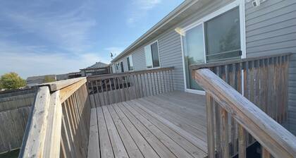 Quiet Comfort · Spacious Home with Hot Tub & Cozy Vibes