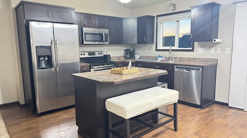 Quiet Comfort · Spacious Home with Hot Tub & Cozy Vibes