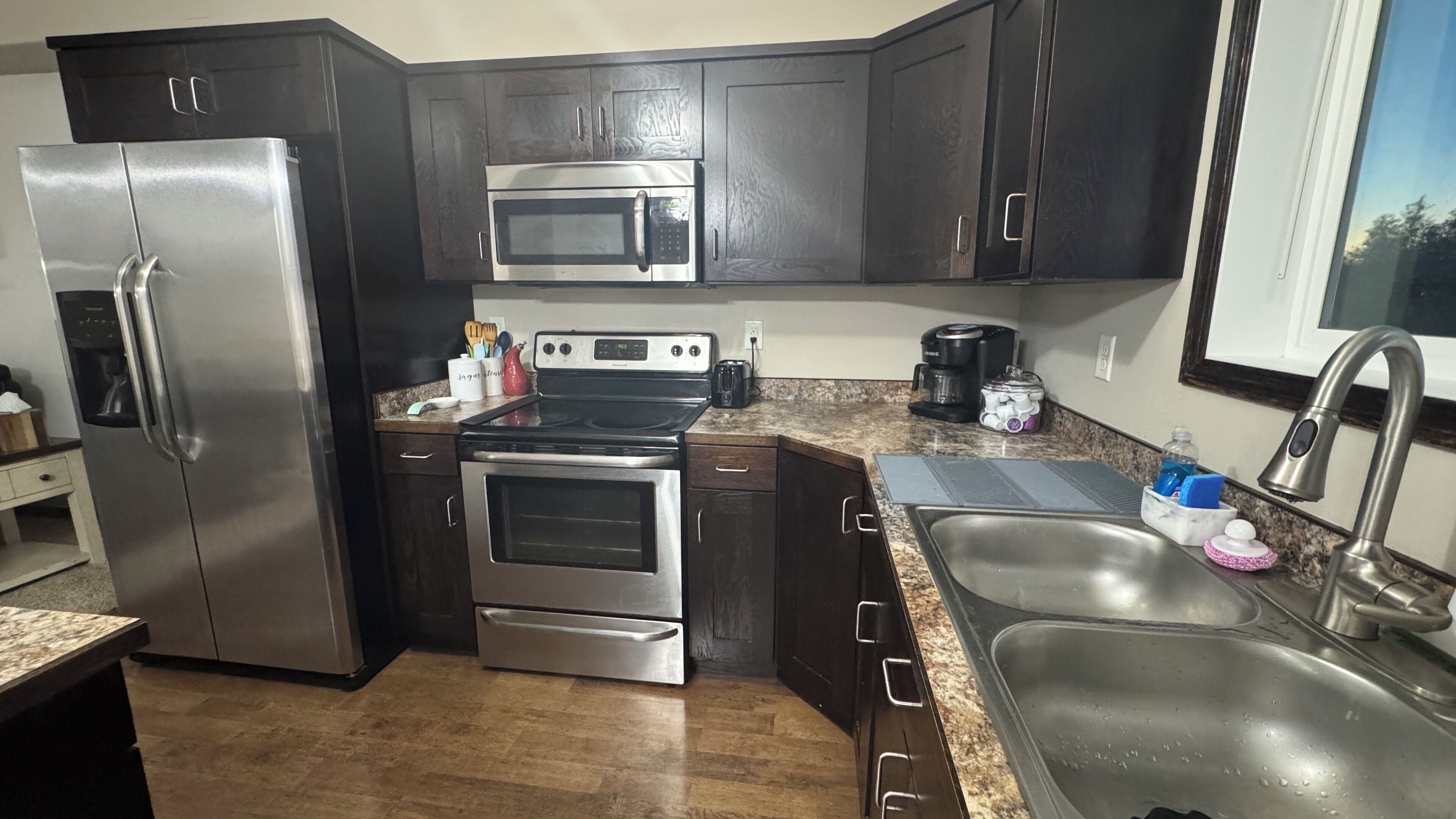 Kühlschrank, Mikrowelle, Ofen, Herdplatte