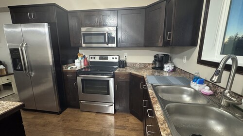 Quiet Comfort · Spacious Home with Hot Tub & Cozy Vibes