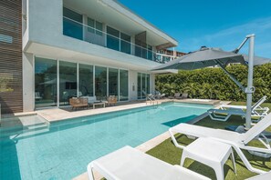 Villa - Tropical Villa w Pool Dock Access (Cartagena)