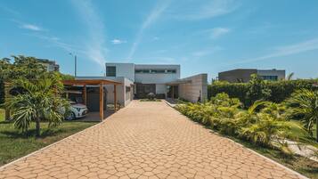 4 bedrooms