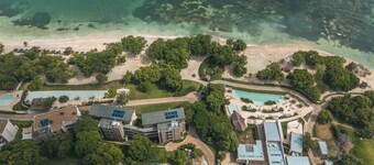 4BR Seaview Apartment at Calablanca D5