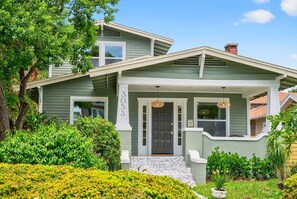 Exterior detail - Centrally Located 3BR 3BA in St. Pete with large fully fenced outdoor space (St. Petersburg)