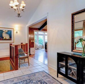 المنشأة من الداخل