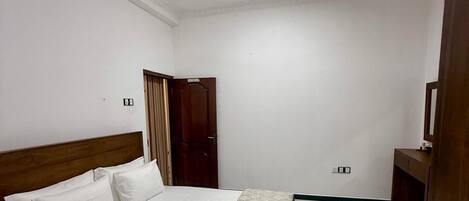 3 chambres, fer et planche Ă repasser, Wi-Fi, literie fournie