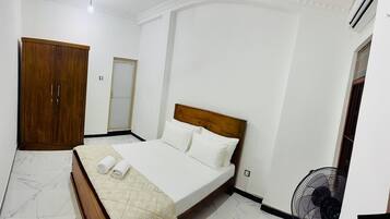 3 quartos, ferros/tábuas de passar roupa, Wi-Fi, roupa de cama