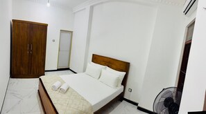 3 Schlafzimmer, Bügeleisen/Bügelbrett, WLAN, Bettwäsche