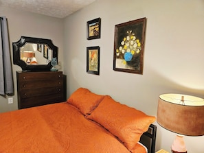 2 chambres, fer et planche à repasser, Wi-Fi gratuit, draps fournis