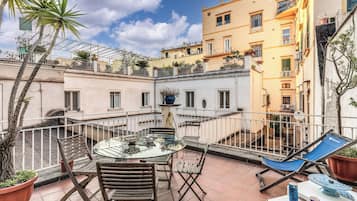 Appartamento, vista cortile | Terrazza/patio