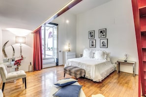 Soundproofing, free WiFi - San Teodoro Apartment with Terrace (Naples)