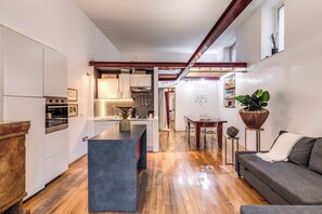Appartement, vue cour intérieure | Coin séjour