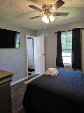 3 bedrooms, iron/ironing board, Internet, bed sheets