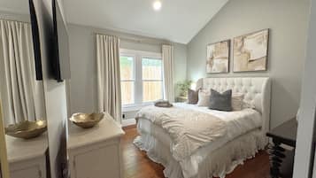 2 slaapkamers, een strijkplank/strijkijzer, gratis wifi, beddengoed